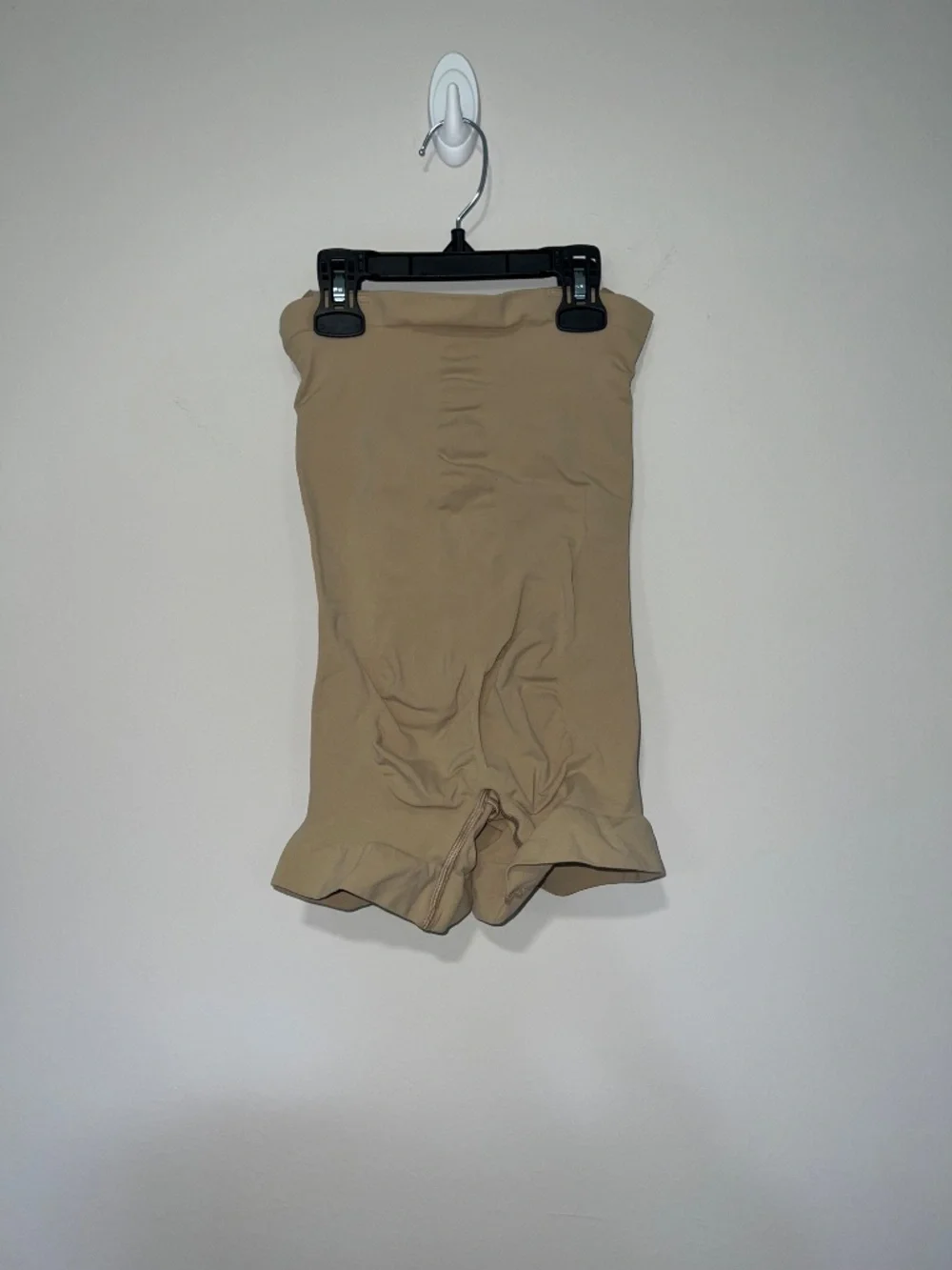 SKIMS SEAMLESS SCULPT STRAPLESS SHORTIE BODYSUIT CLAY MEDIUM
